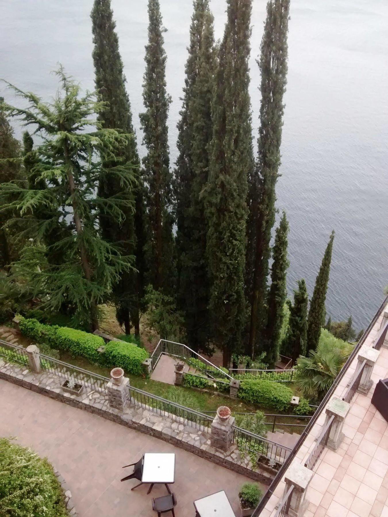 Albergo Eremo Gaudio Varenna Exterior foto